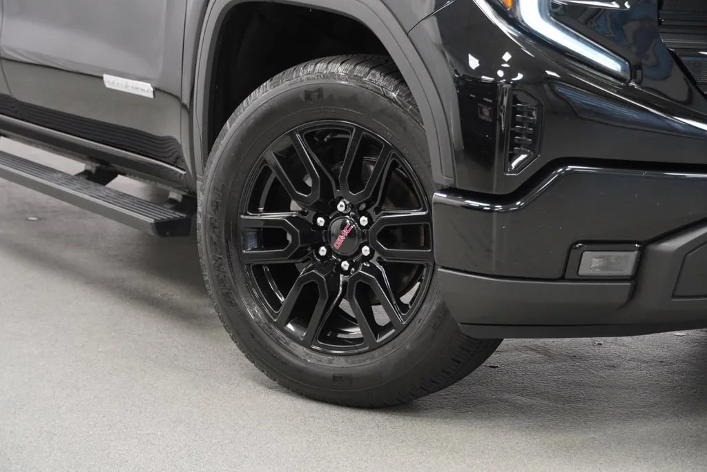 Used 2023 Onyx Black GMC Elevation image 8