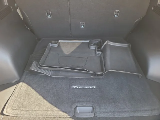 Used 2026 Black Hyundai SEL Premium image 9