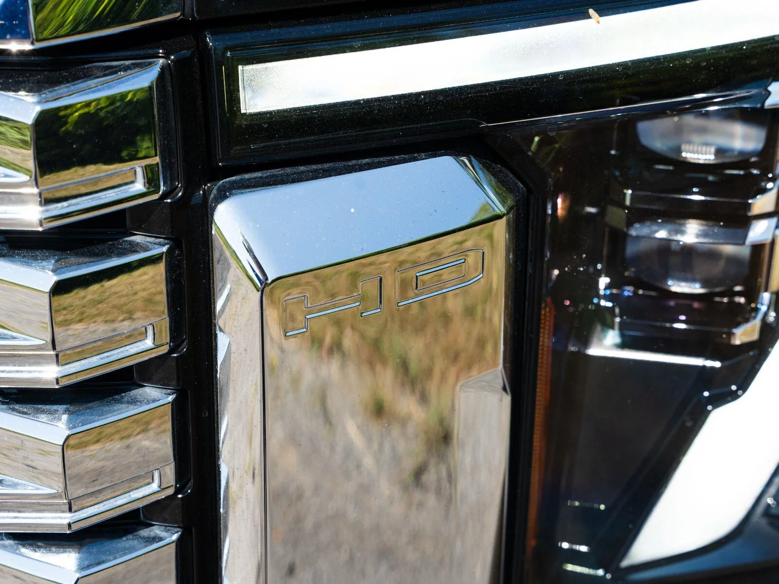 Used 2025 Onyx Black GMC Denali image 9