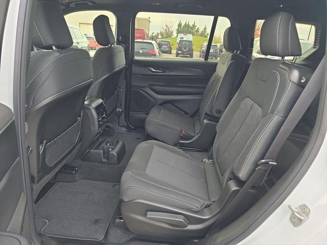 New 2025 Bright White Clear-Coat Exterior Paint Jeep Laredo X image 29