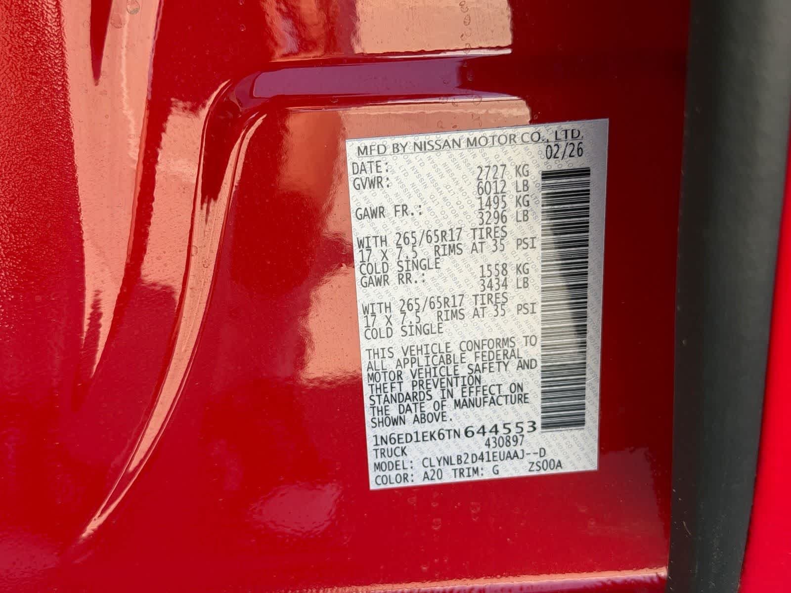 Nueva imagen del Nissan Crew Cab SV 2026 Red Alert 23