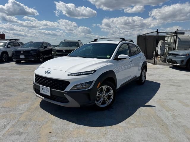 Used 2023 White Hyundai SEL image 1