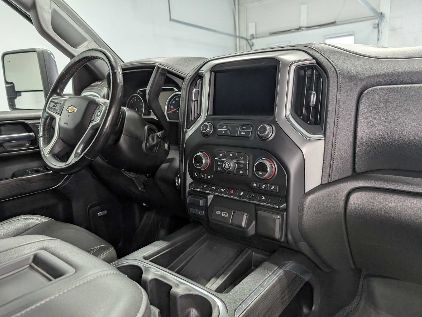 Used 2020 Shadow Gray Metallic Chevrolet LTZ image 40