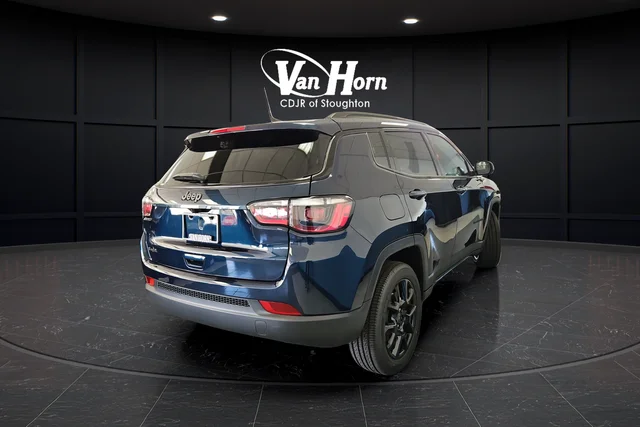 New 2026 Fathom Blue Pearl-Coat Exterior Paint Jeep Latitude image 7