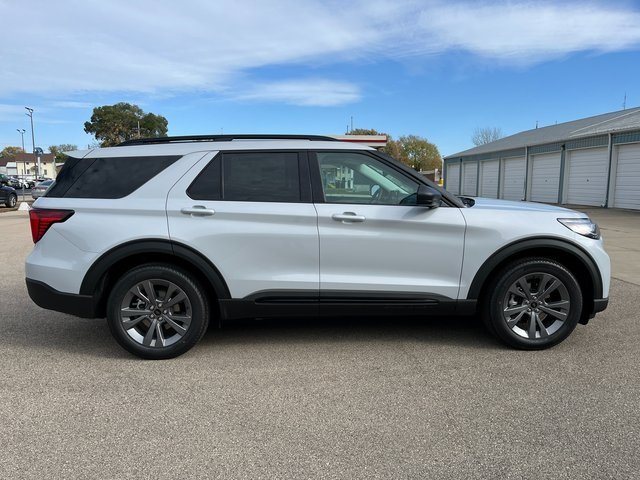 2026 Ford Explorer photo 4