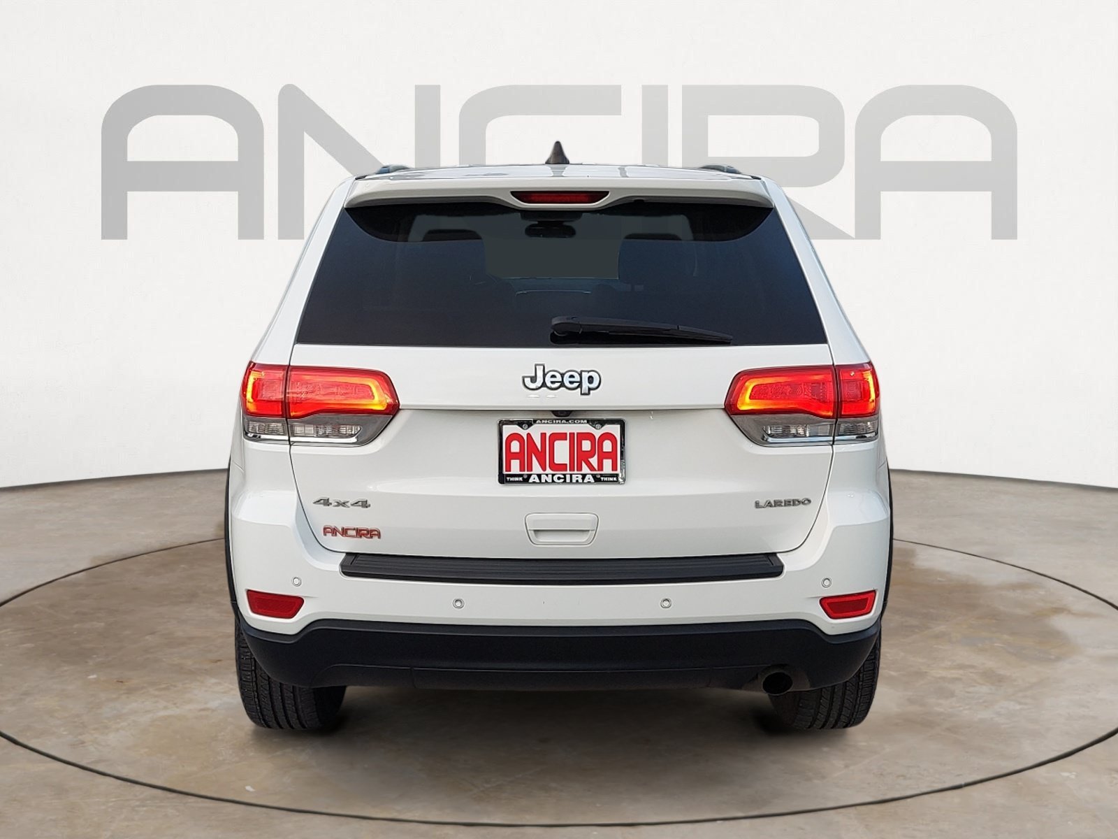 Used 2019 Bright White Clearcoat Jeep Laredo image 9