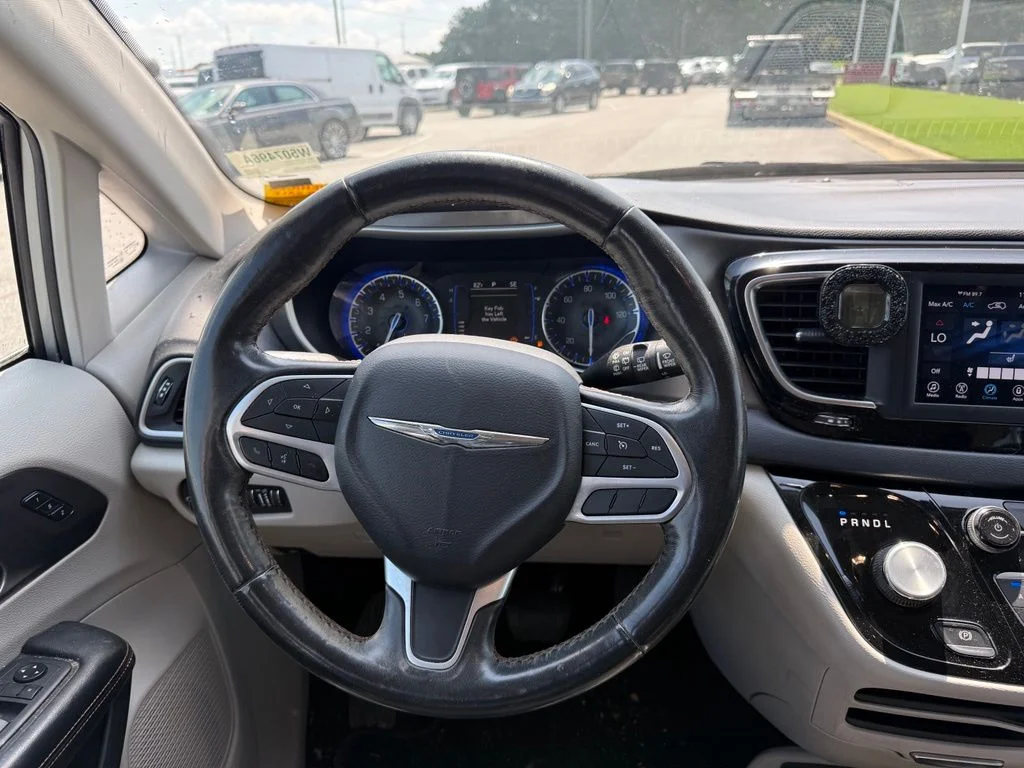 Used 2020 Silver Chrysler Touring L image 11