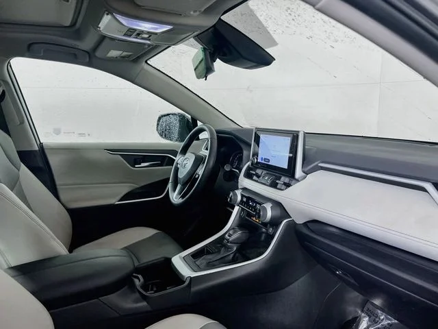 Used 2024 Magnetic Gray Metallic Toyota XLE Premium image 9