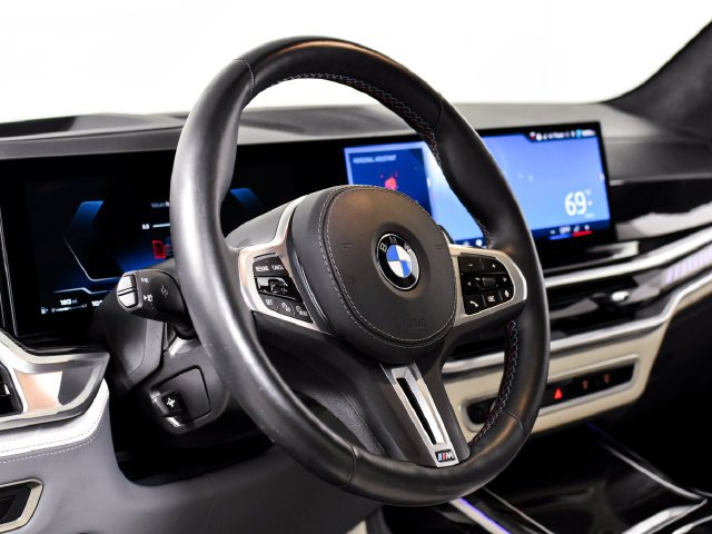 Used 2025 Gray BMW M60i image 24