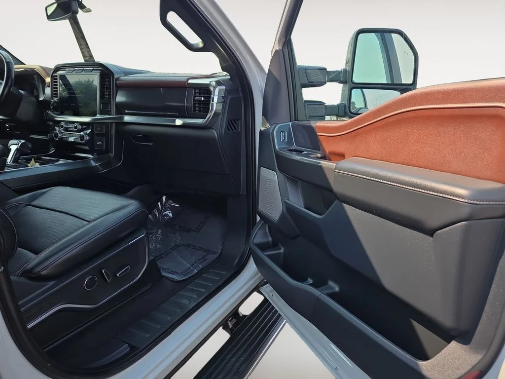 Used 2023 Avalanche Ford LARIAT image 9