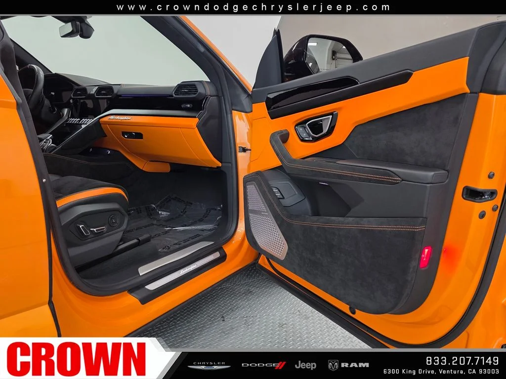 Used 2024  Lamborghini S image 22