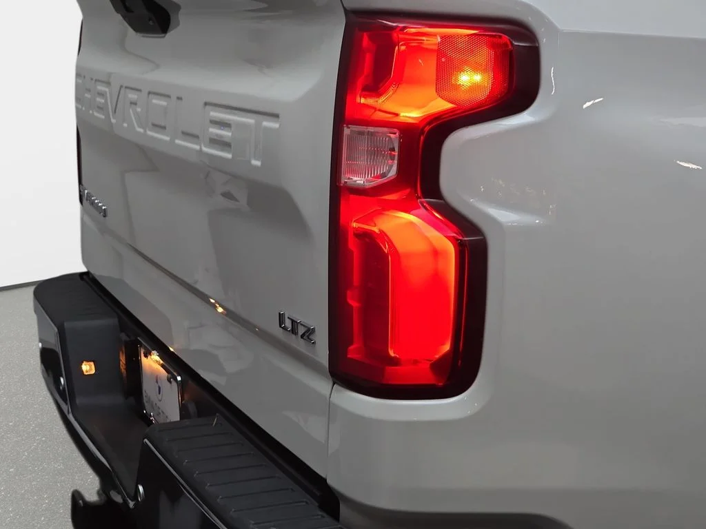 Used 2020 Iridescent Pearl Tricoat Chevrolet LTZ image 36