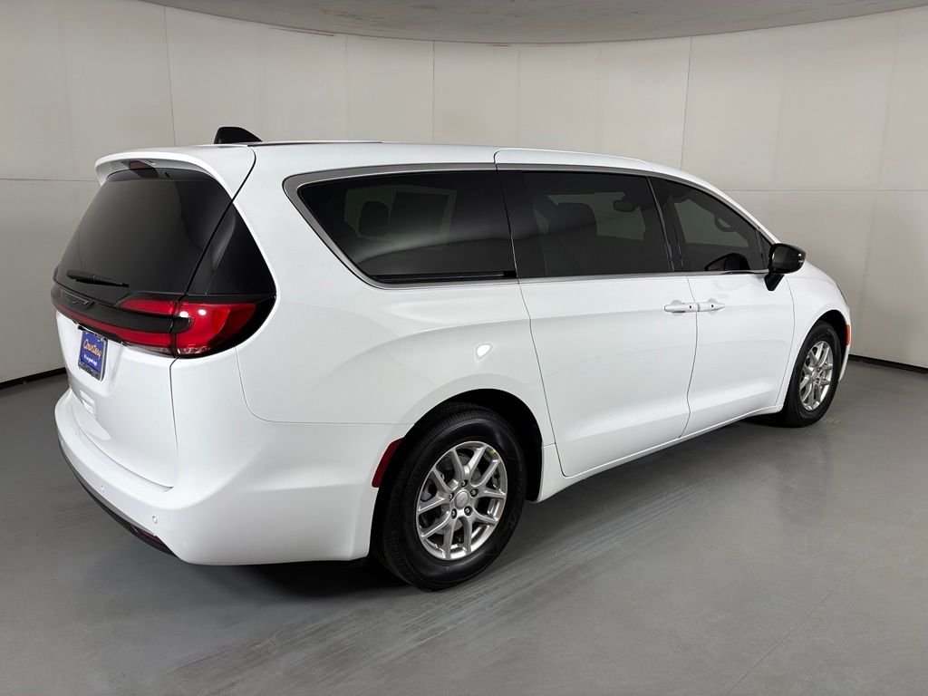 New 2027 Bright White Clear-Coat Exterior Paint Chrysler Select image 8