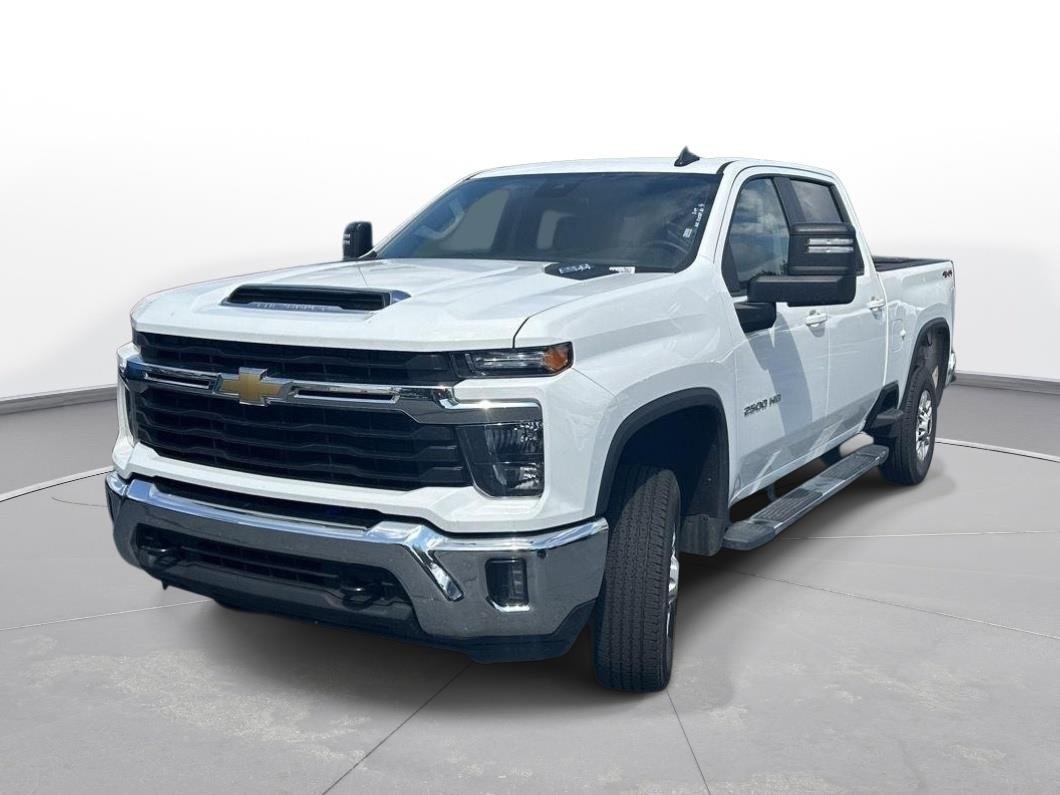 Used 2025 Summit White Chevrolet LT image 2