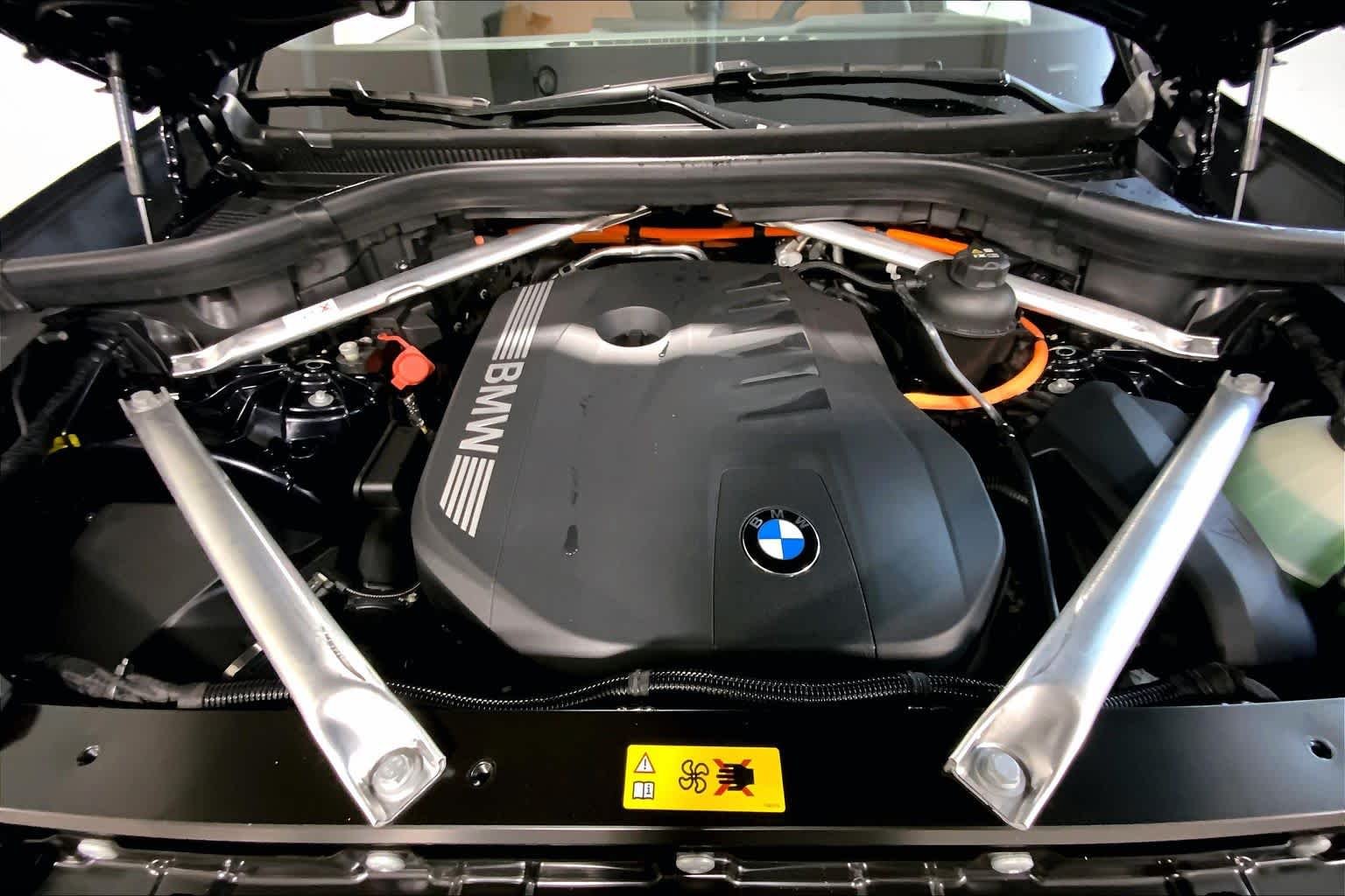 New 2026 Carbon Black Metallic BMW xDrive50e image 16