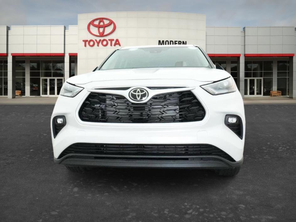 New 2026 Wind Chill Pearl Toyota Hybrid XLE image 22