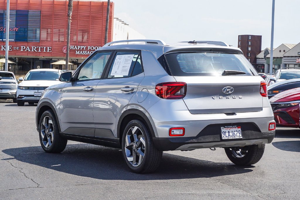 Used 2024 Silver Hyundai SEL image 5