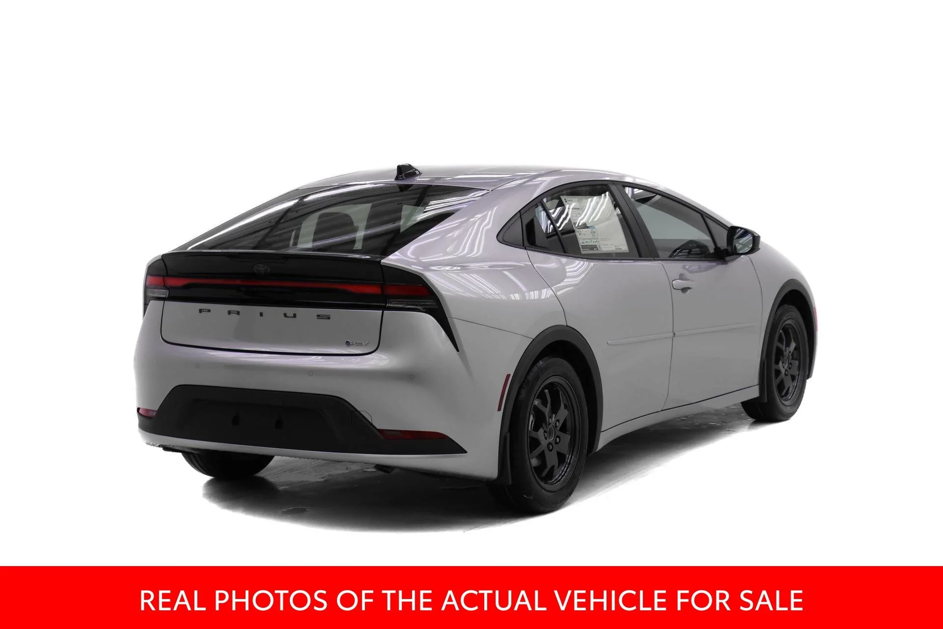 2026 Toyota Prius LE - Photo 2