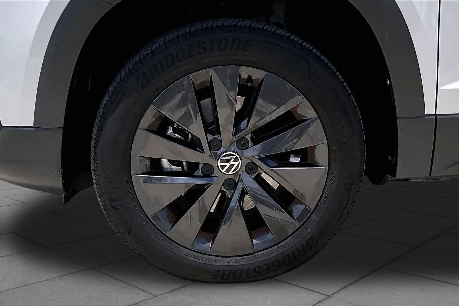 Used 2022 Pure White Volkswagen S image 10