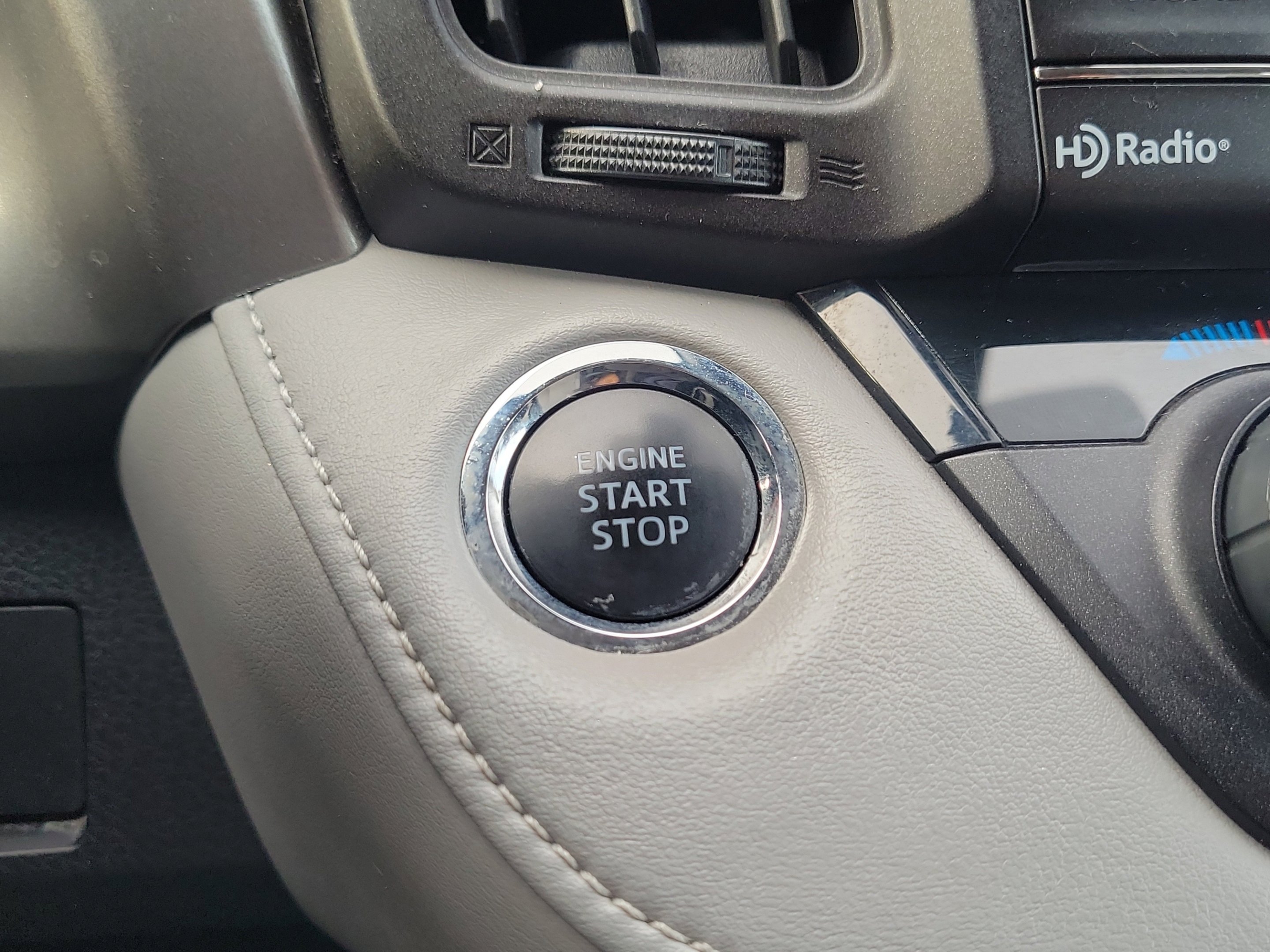 Used 2018 Pearl Toyota XLE image 25