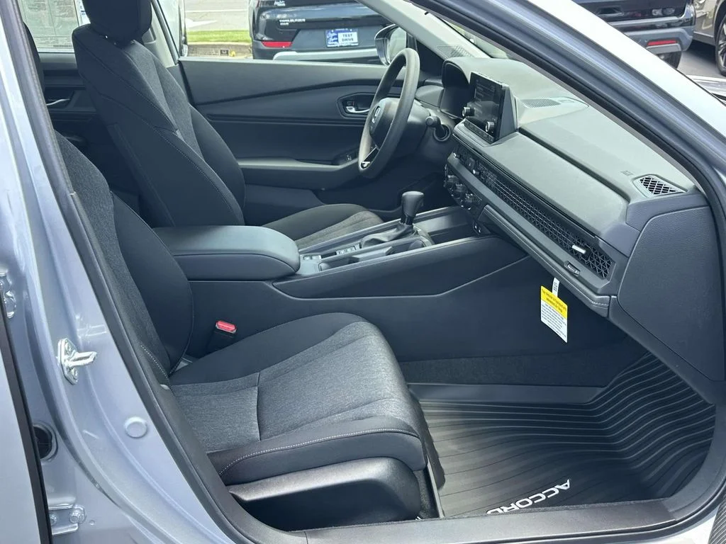 2025 Honda Accord SE - Photo 6