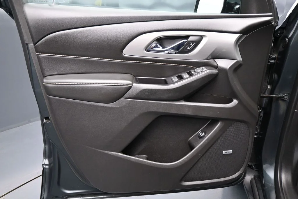 Used 2019 Gray Chevrolet RS image 10
