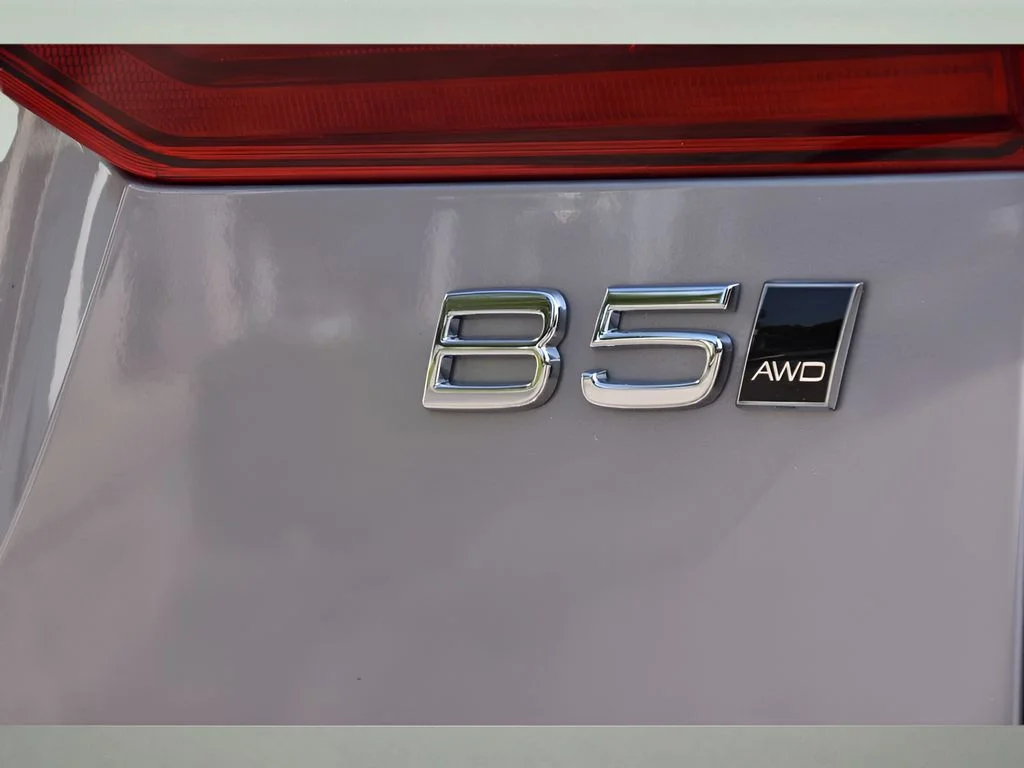 Used 2026 AURORA SILVER Volvo Plus image 27