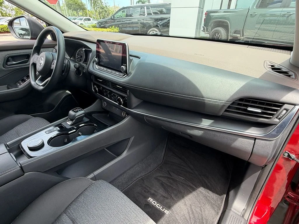 Used 2021 Red Nissan S image 17