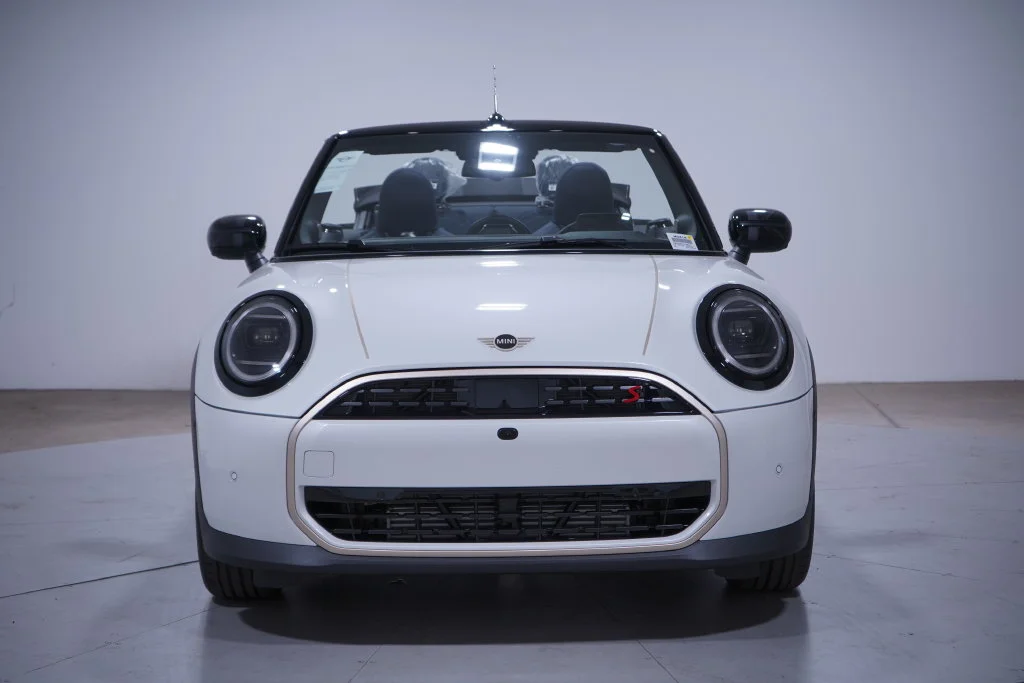 Used 2026 White Metallic MINI Iconic image 8