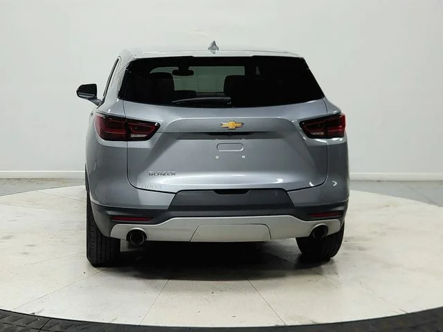 Used 2025 Gray Chevrolet LT image 7