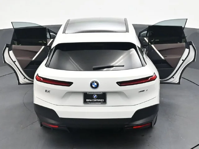 Certified Used 2024 White/off-white BMW xDrive50 image 40
