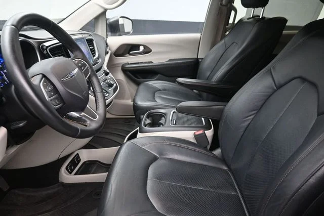 Used 2017 Gray Chrysler Touring L Plus image 16