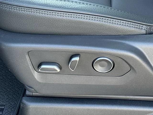2027 GMC Yukon Denali - Photo 24