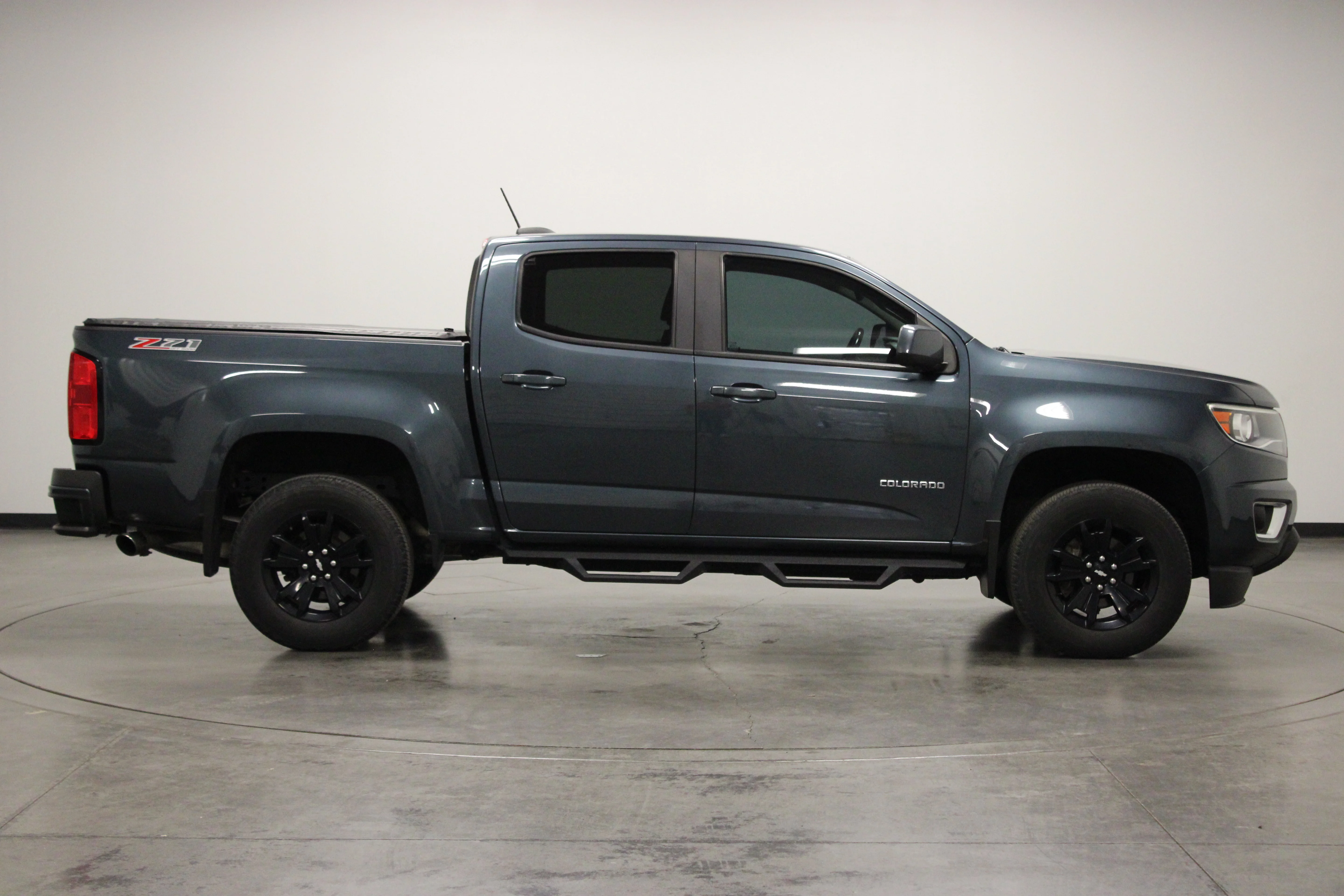 Used 2019 Shadow Gray Metallic Chevrolet Z71 image 9