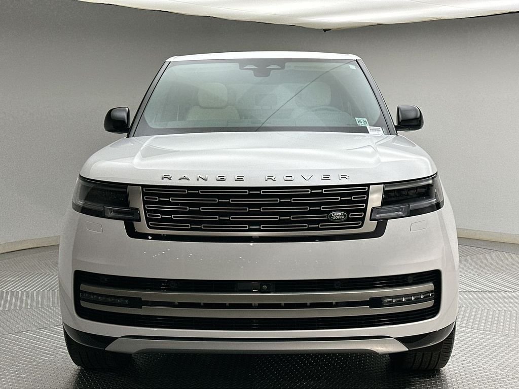 Certified Used 2025 Fuji White Land Rover SE image 16