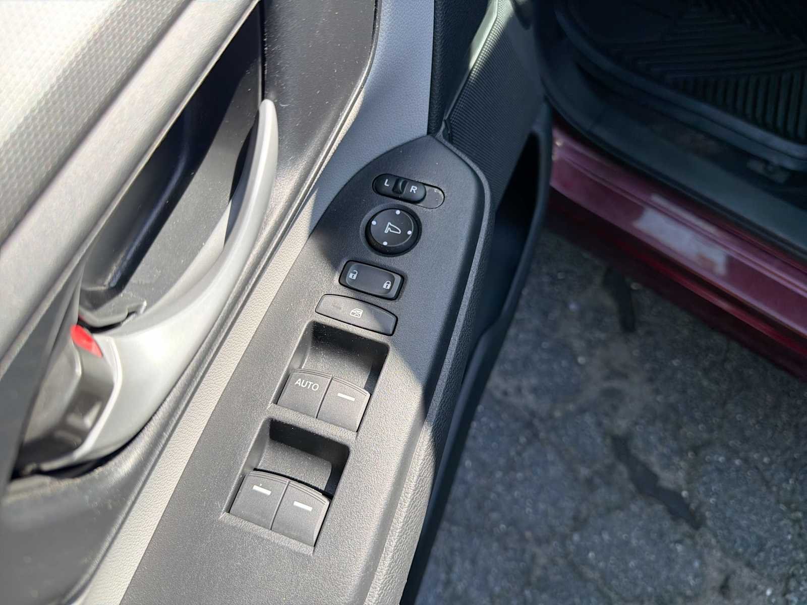 2017 Honda CR-V LX - Photo 22