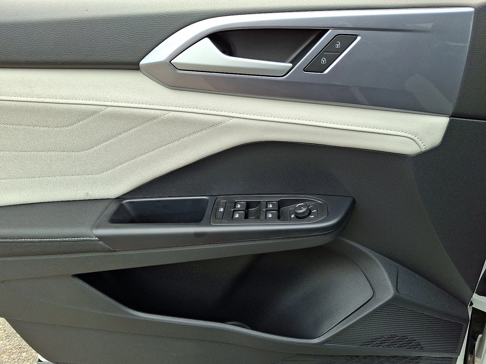 New 2026 Pure White Volkswagen SEL image 9