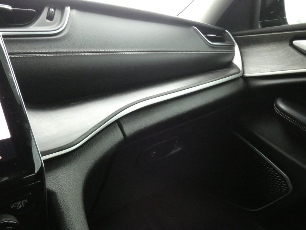 Used 2022 White Jeep Limited image 18