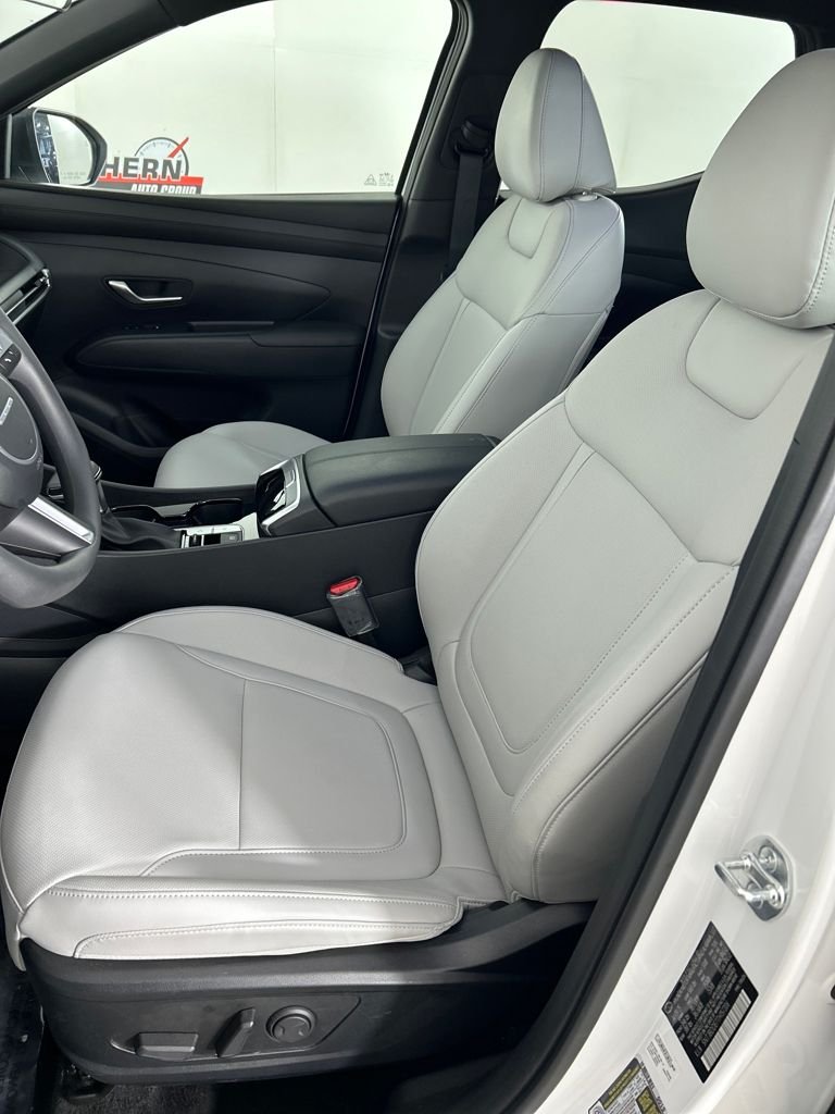 Used 2026 White Hyundai SEL image 13