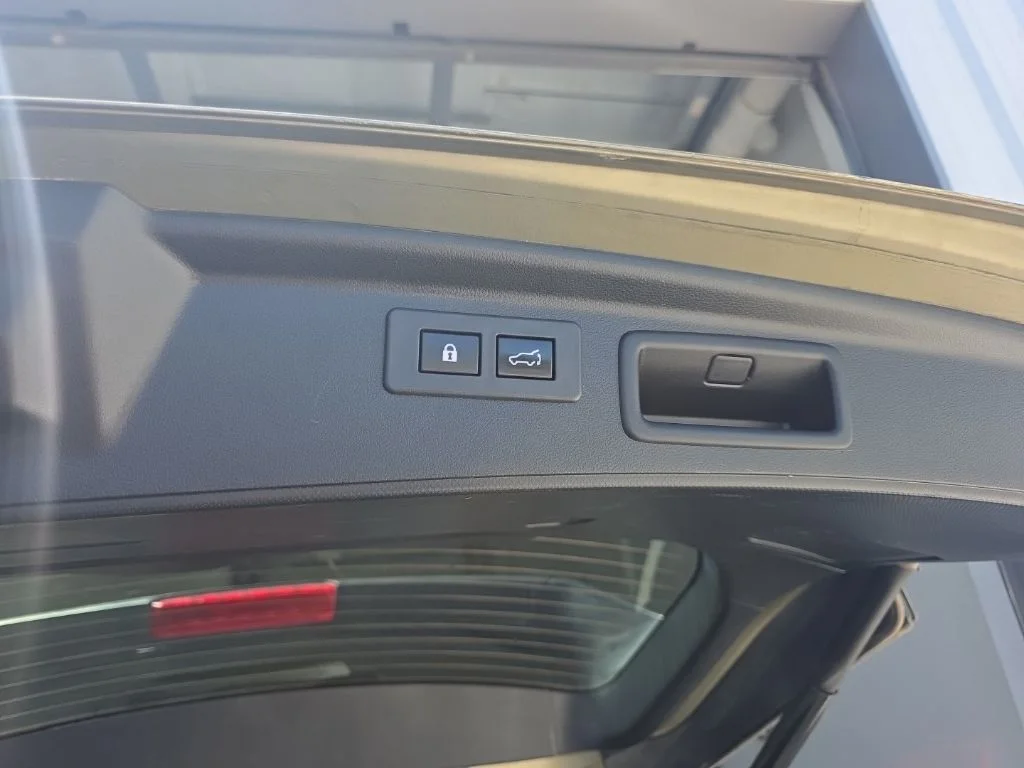 Used 2022 Green Metallic Subaru Premium image 20
