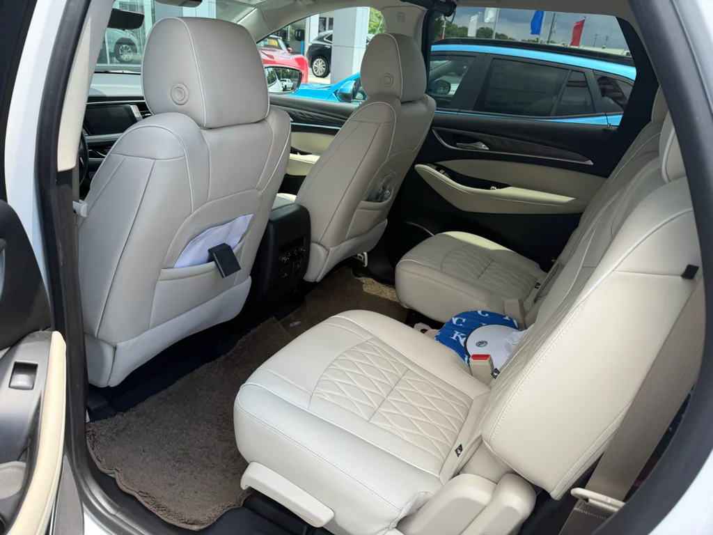 Certified Used 2023 White Frost Tricoat Buick Avenir image 6