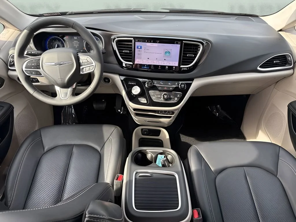 Used 2024 Silver Chrysler Touring L image 16