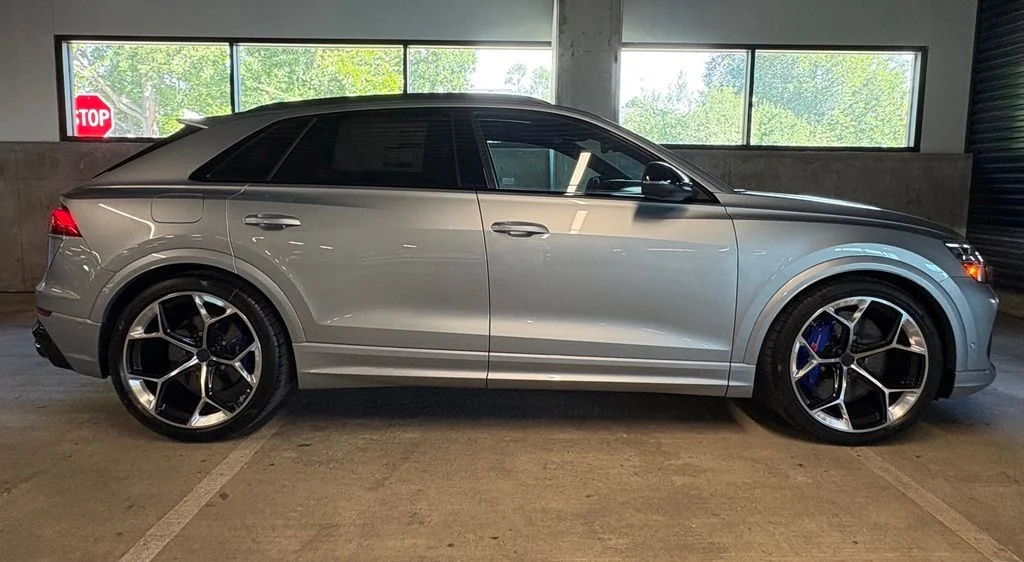 New 2027 Satellite Silver Metallic Audi 4.0T image 9