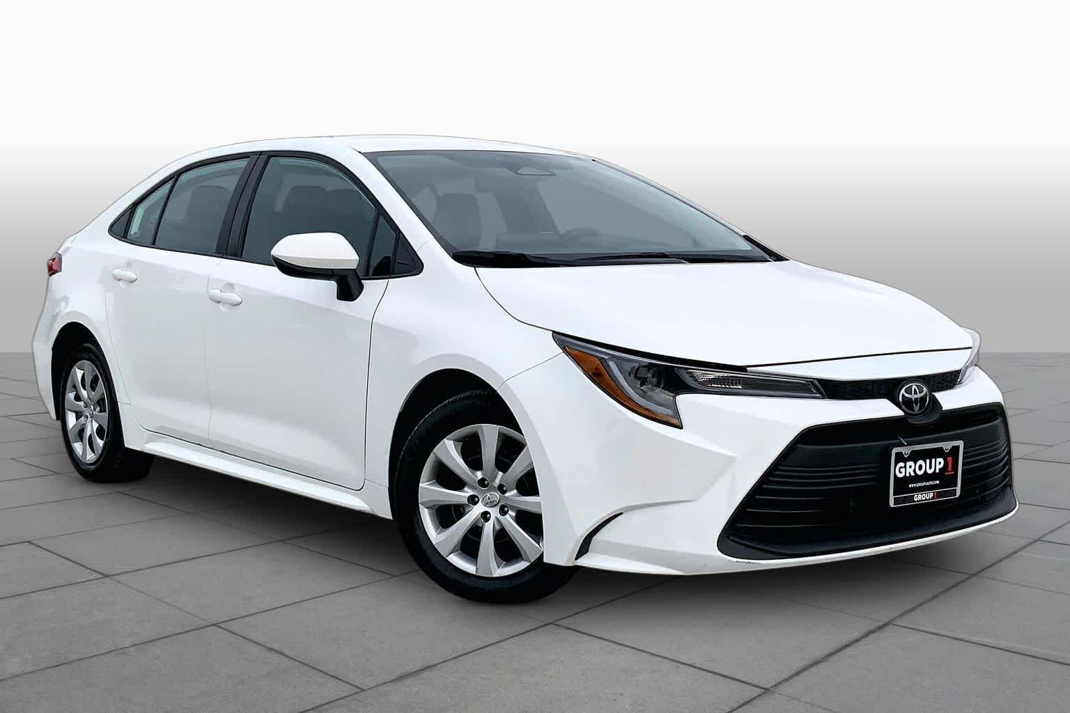 Used 2025 Ice Cap Toyota LE image 3
