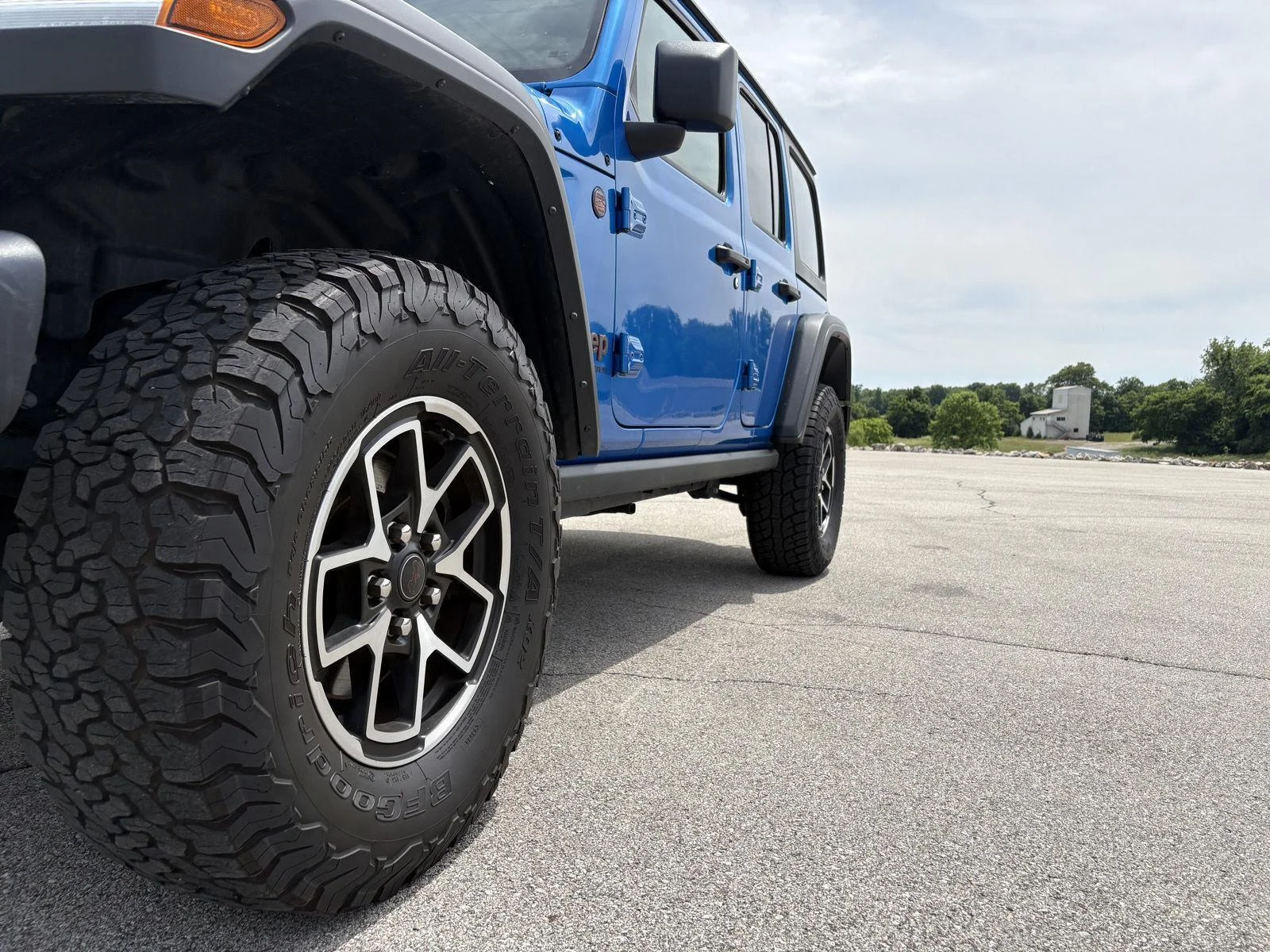 Used 2025 Hydro Blue Pearlcoat Jeep Rubicon image 17