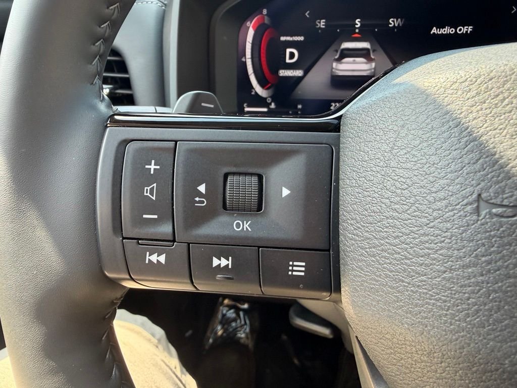 Used 2025 Gold Nissan SL image 19