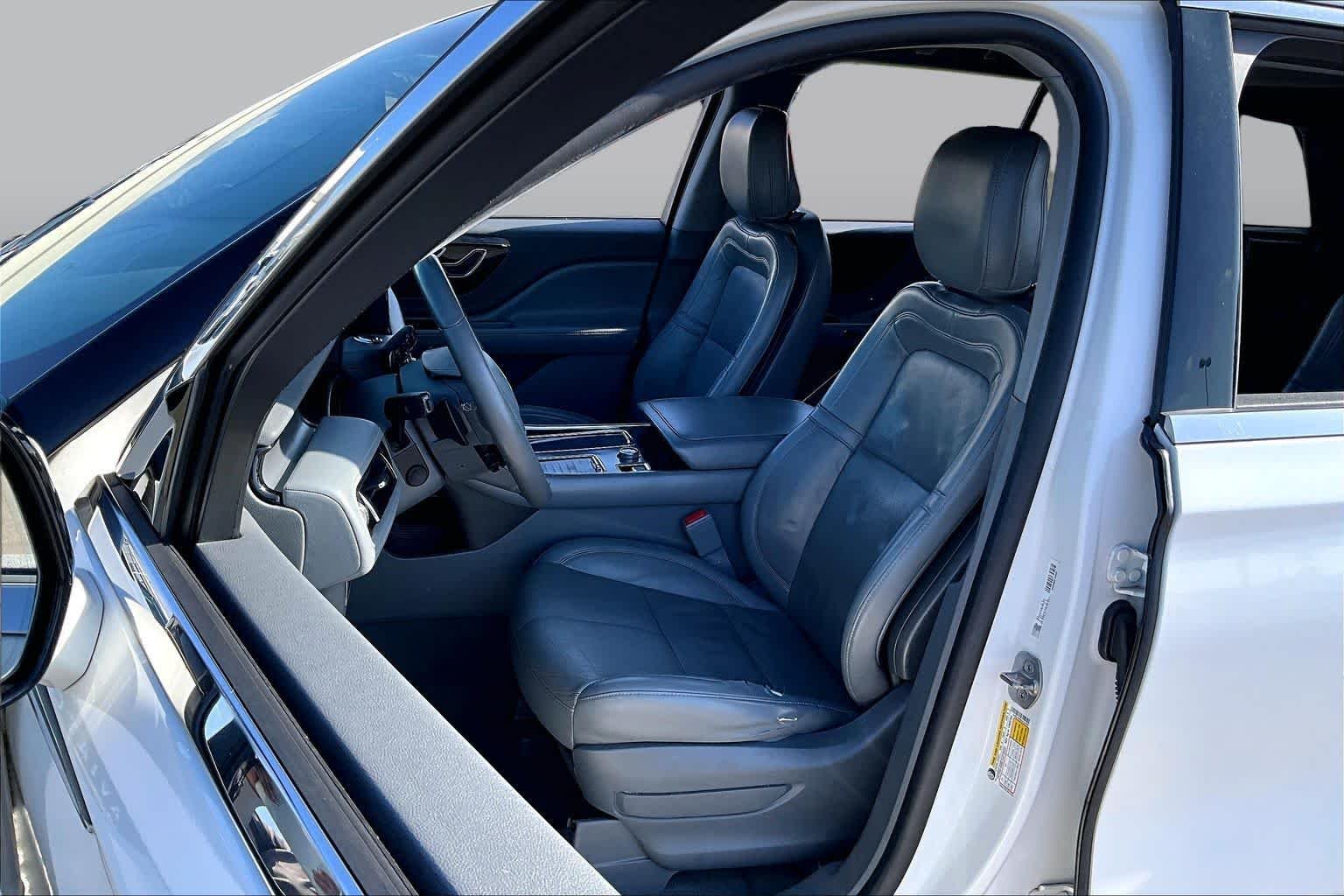 Used 2020 Pristine White Metallic Tri-Coat Lincoln Reserve image 7