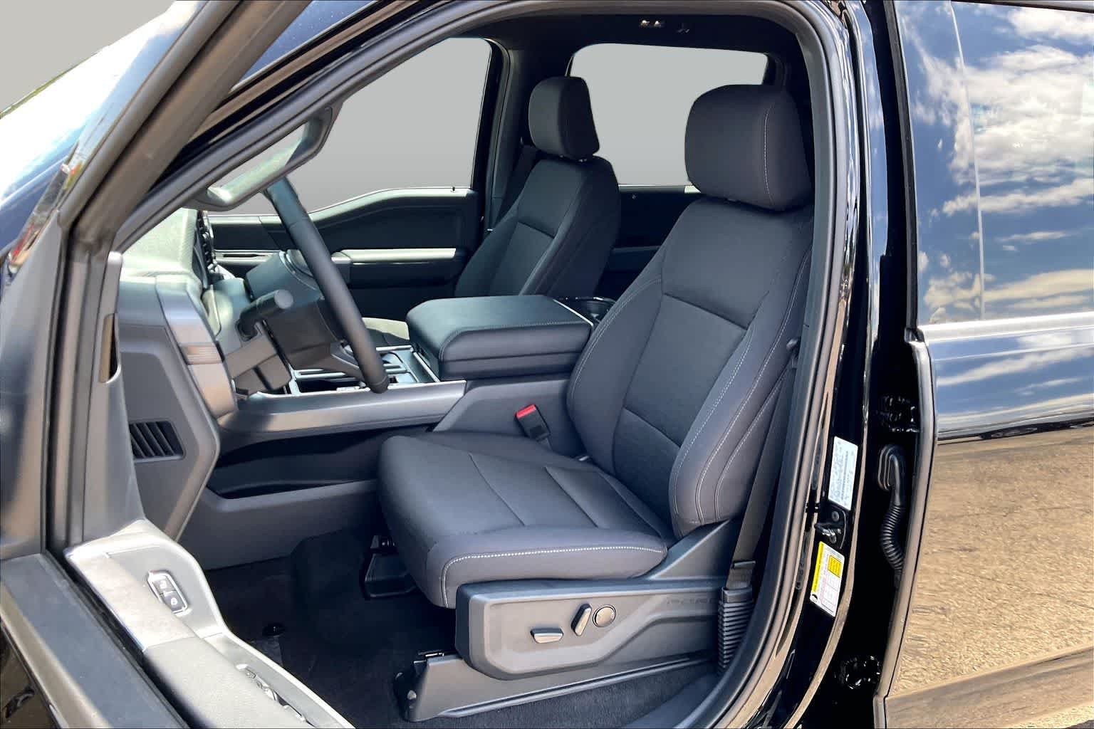 New 2026 Agate Black Metallic Ford XLT image 9
