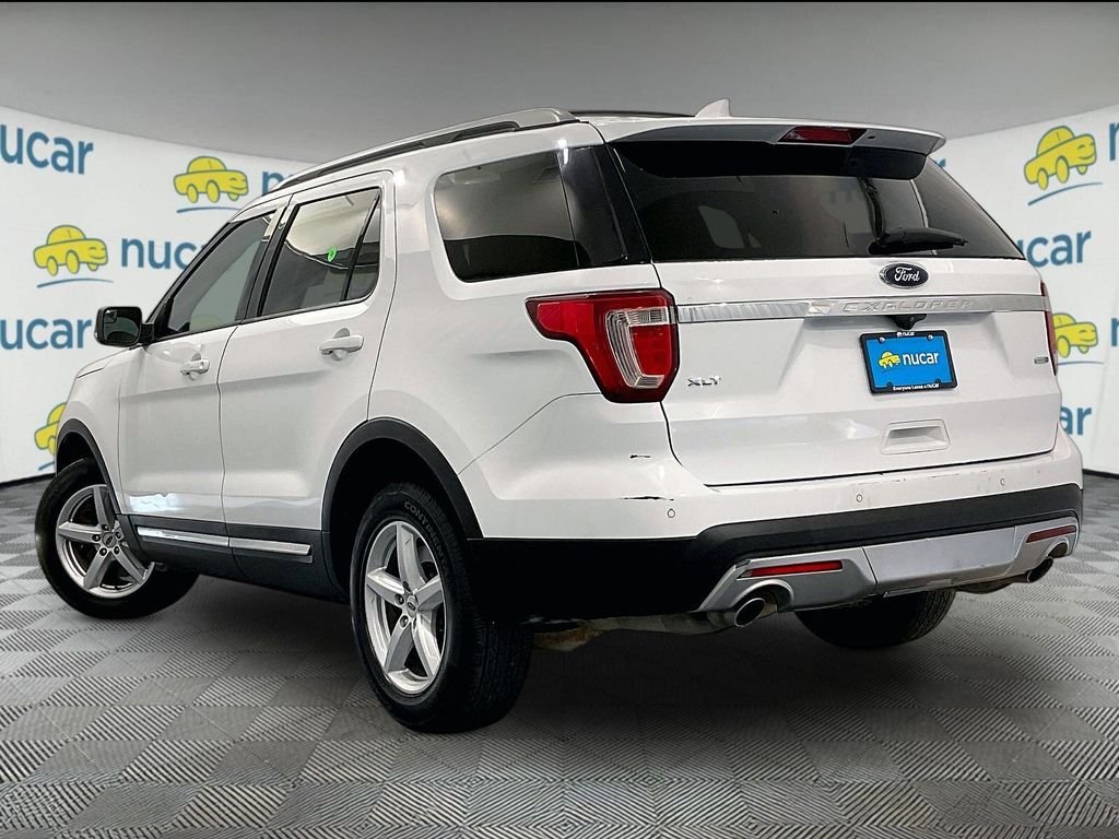 Used 2016 Oxford White Ford XLT image 4