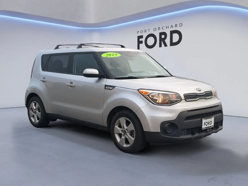 Used 2019 Silver Kia Base image 9